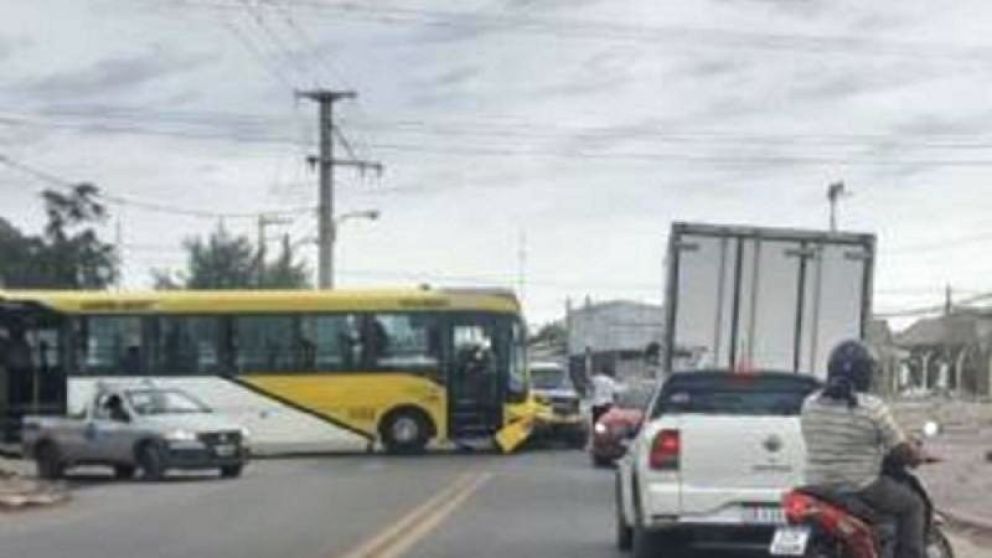 Autobuses se va por la ventana, a poco de los comicios