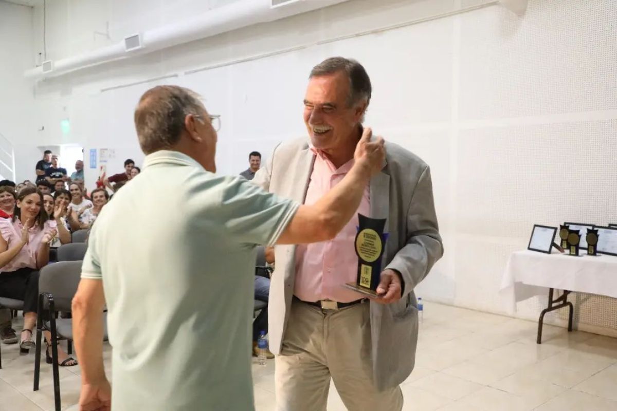Comerciantes “en jaque por impuestazo” en Centenario