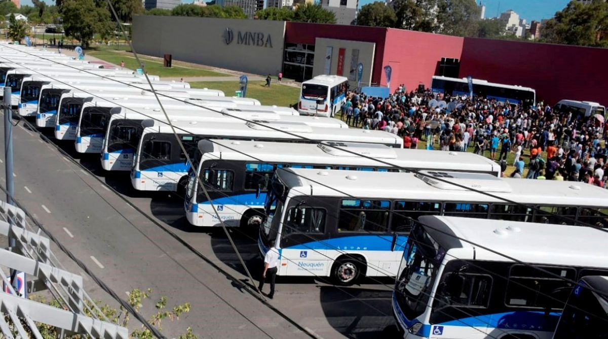 Gutiérrez y Gaido presentaron los nuevos colectivos