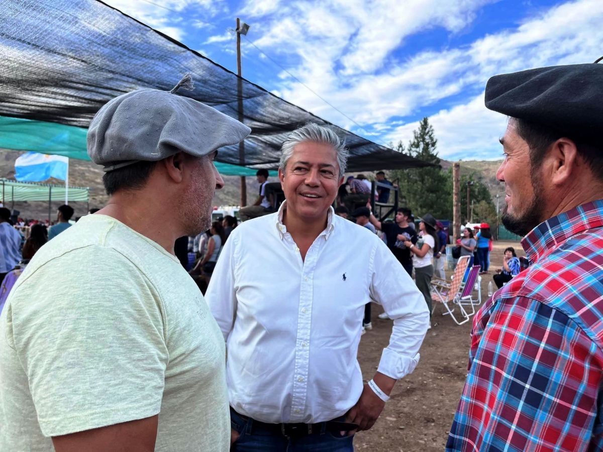 Dirigentes de agrupaciones peronistas van con Figueroa
