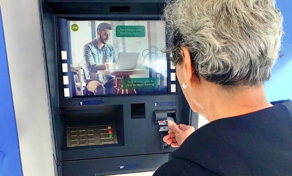 Aumentos y bono extraordinario para los estatales neuquinos
