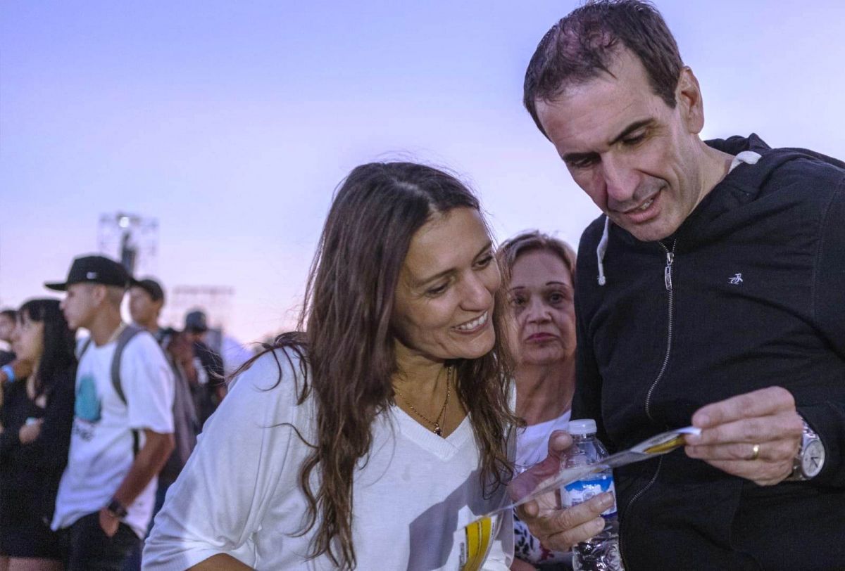 Mientras se le escurren los apoyos, Cervi se aferra al sello