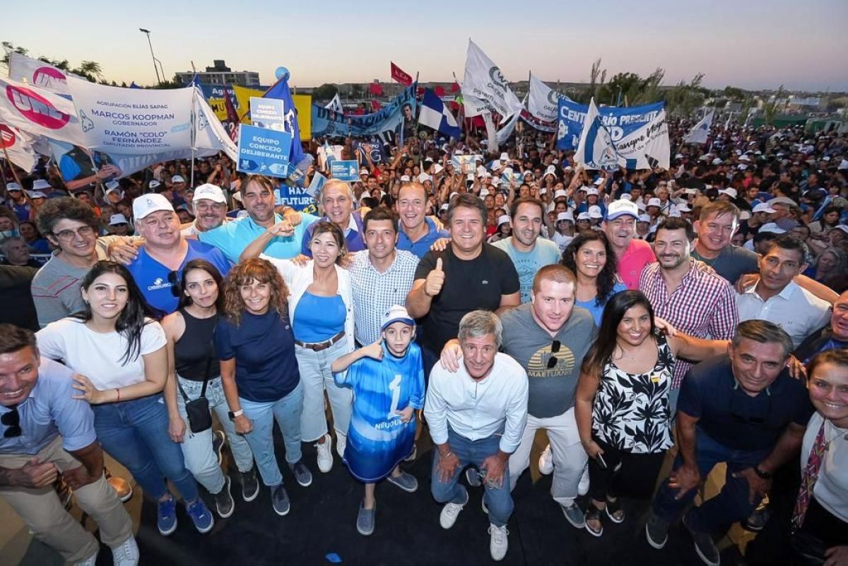Una multitud acompañó a los candidatos del MPN